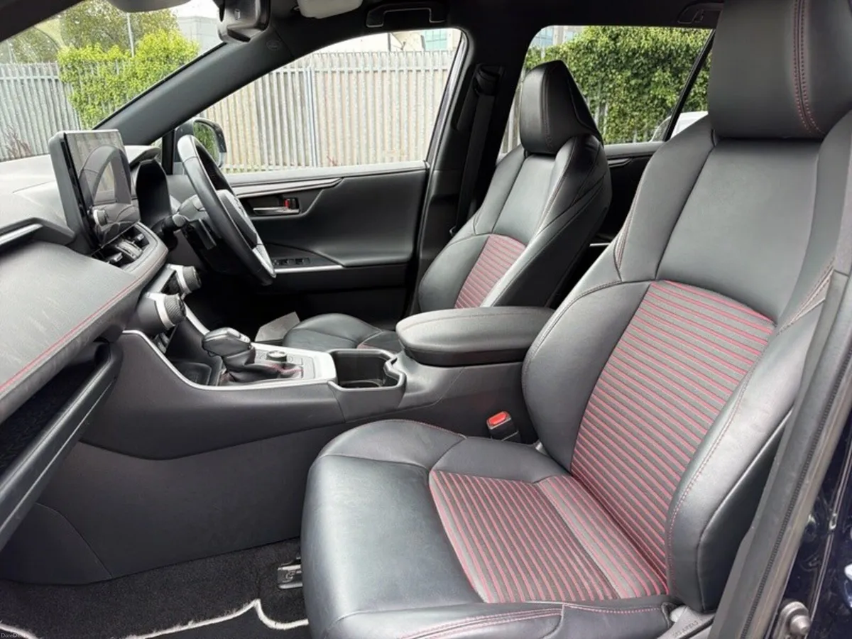 Toyota RAV4 SPORT PLUG-IN HYBRID AWD // LEATHER HE - Image 6