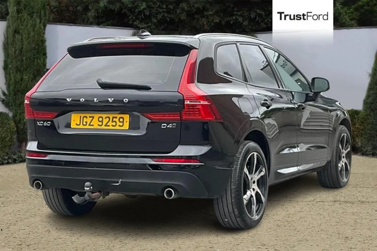 Volvo XC60 2.0 D4 Momentum 5dr AWD Geartronic - Image 4