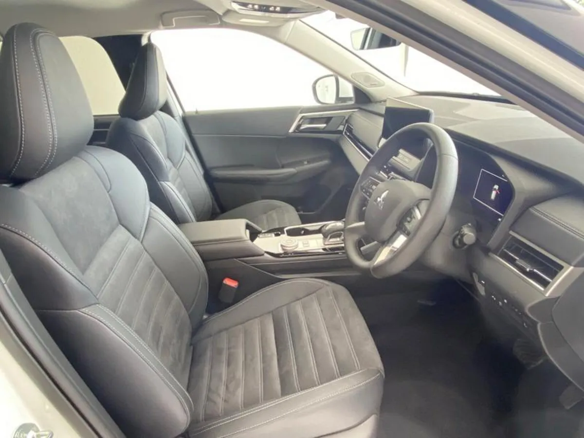 Mitsubishi Outlander 2.4 PHEV Nativa 5dr Auto - Image 4