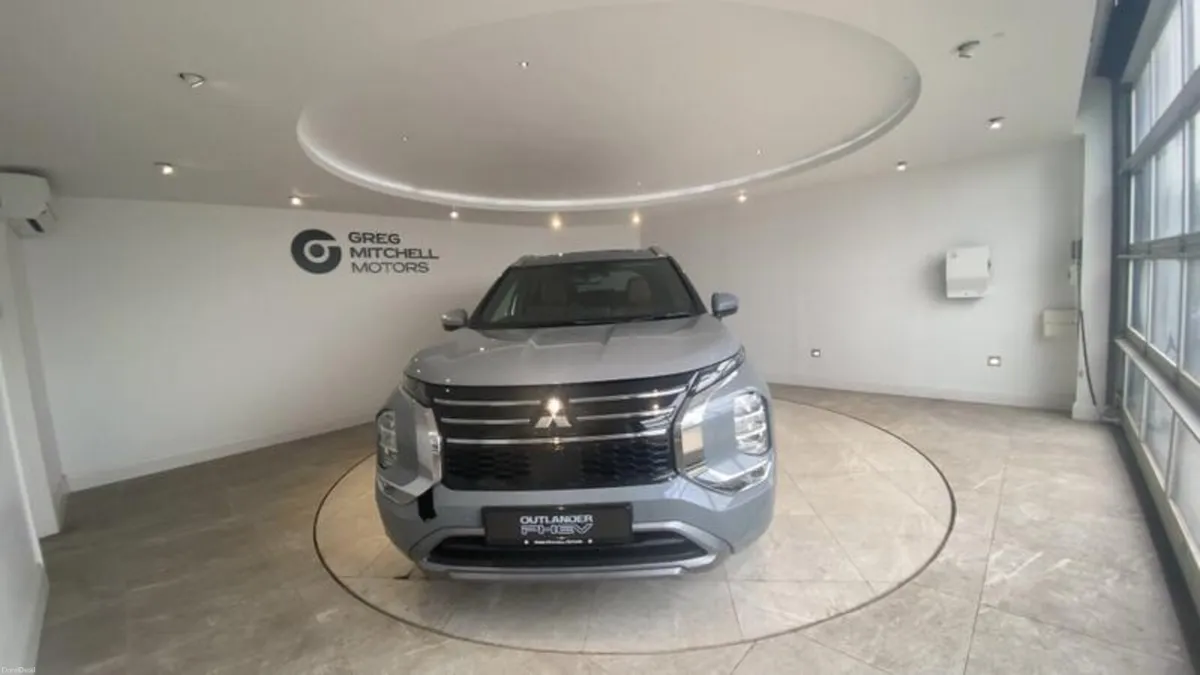 Mitsubishi Outlander 2.4 PHEV Diamond 5dr Auto - Image 3