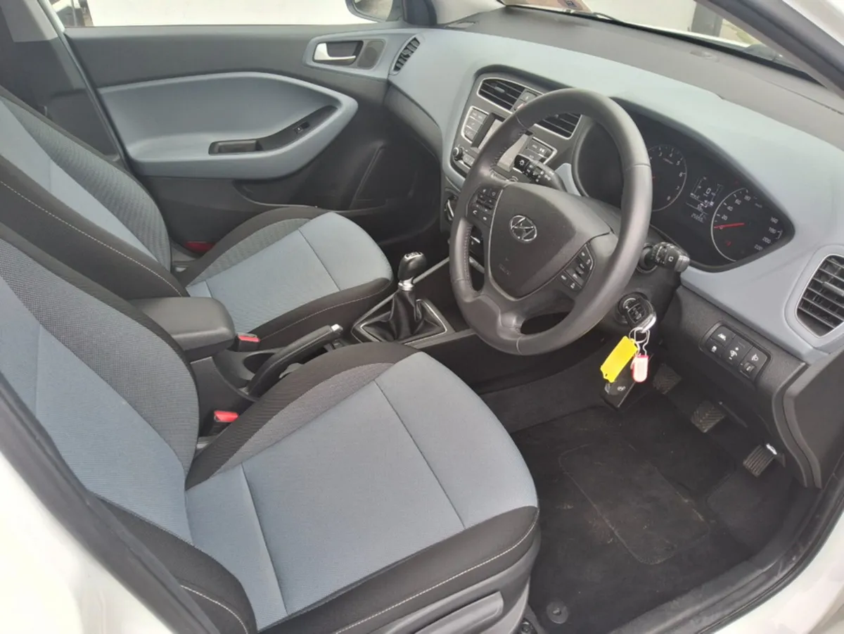 Hyundai i20 DELUXE ** Only 25k kms ** - Image 6