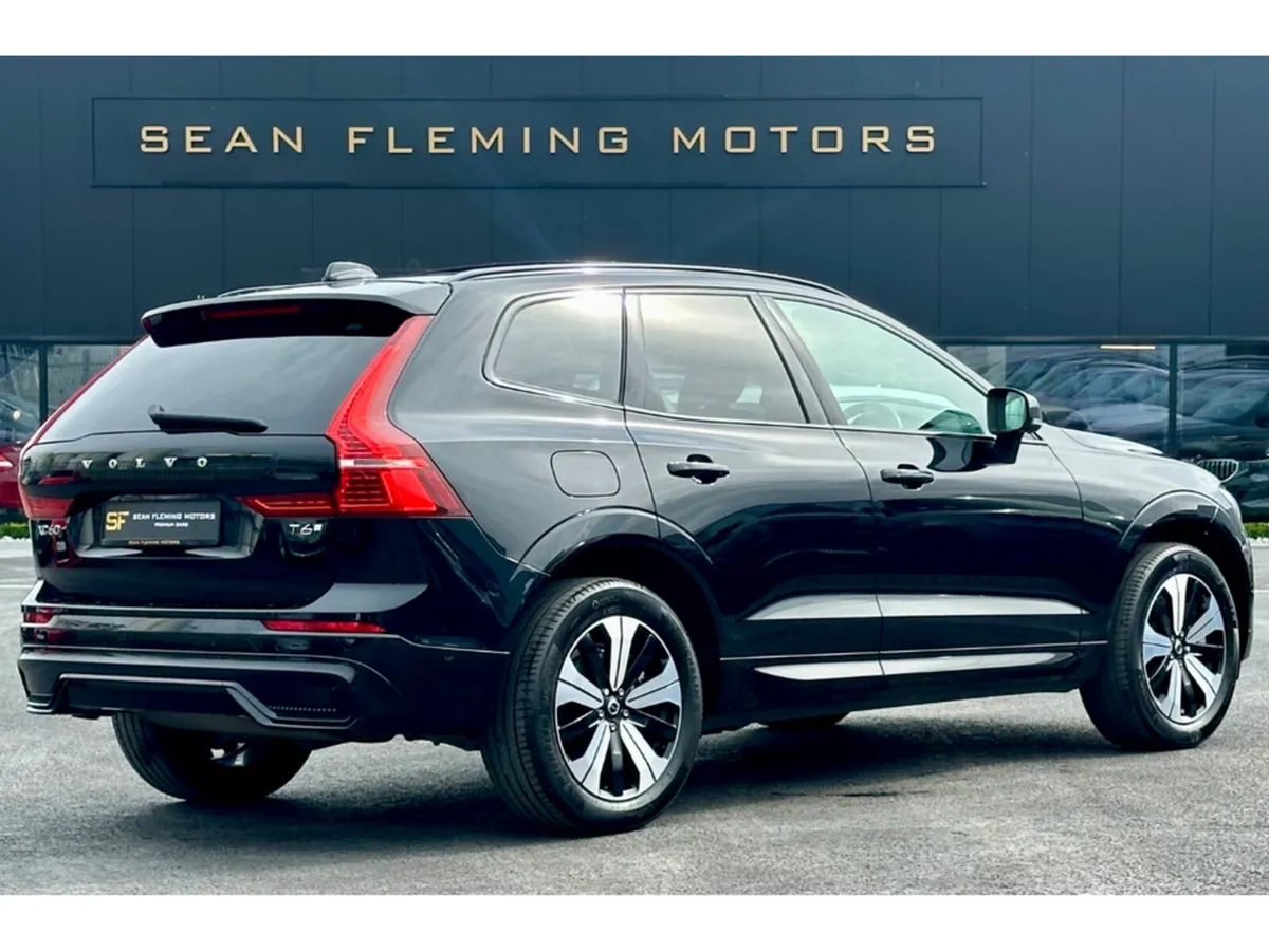 Volvo XC60 Plus / Panoramic Sunroof - Image 4