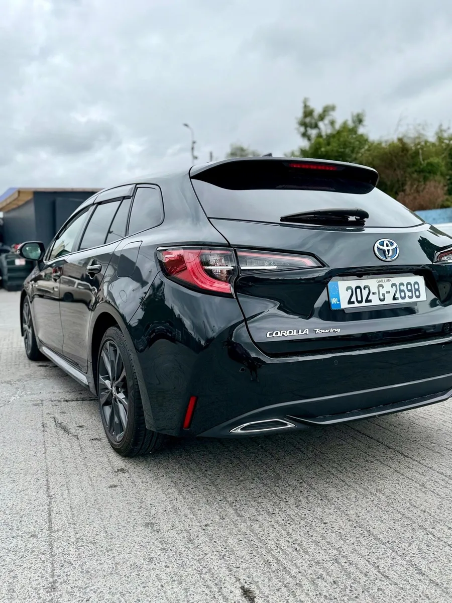 2020 Toyota Corolla Touring Hybrid - Image 6