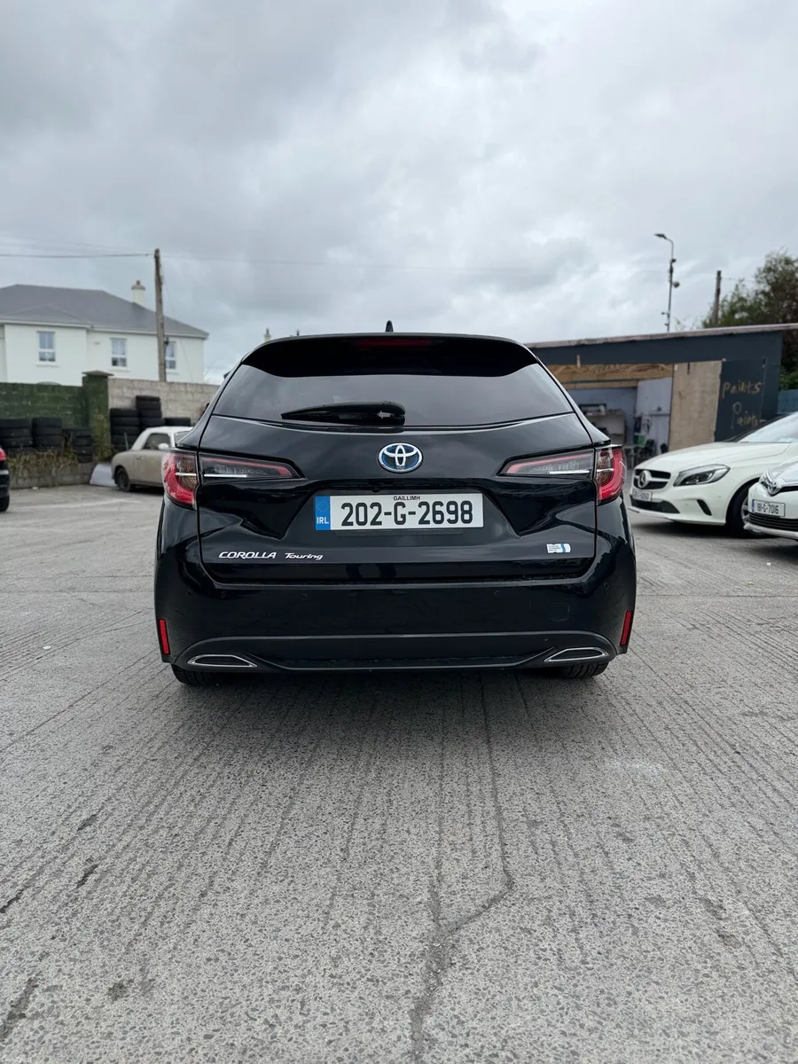 2020 Toyota Corolla Touring Hybrid - Image 3