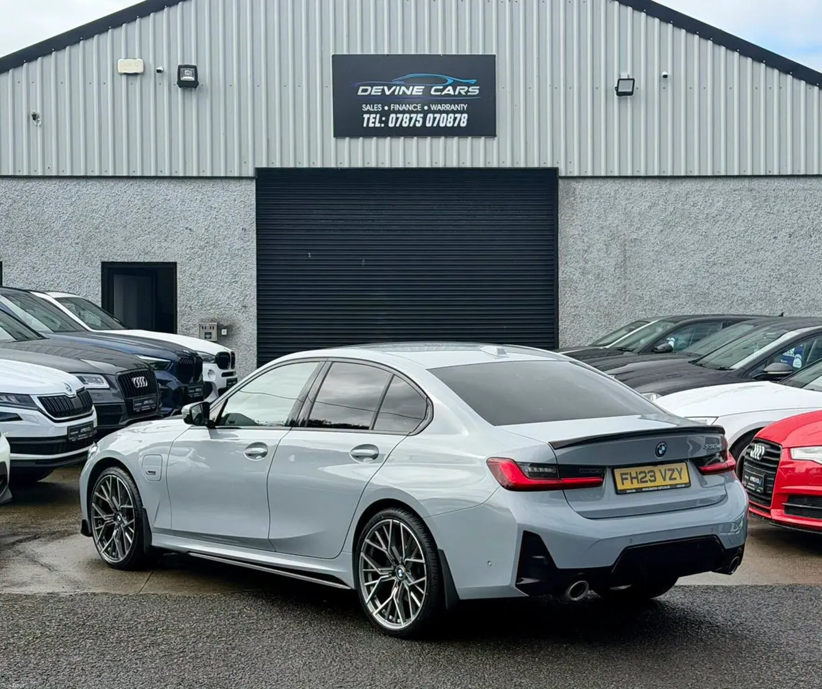 BMW 3-Series 2023 - Image 5