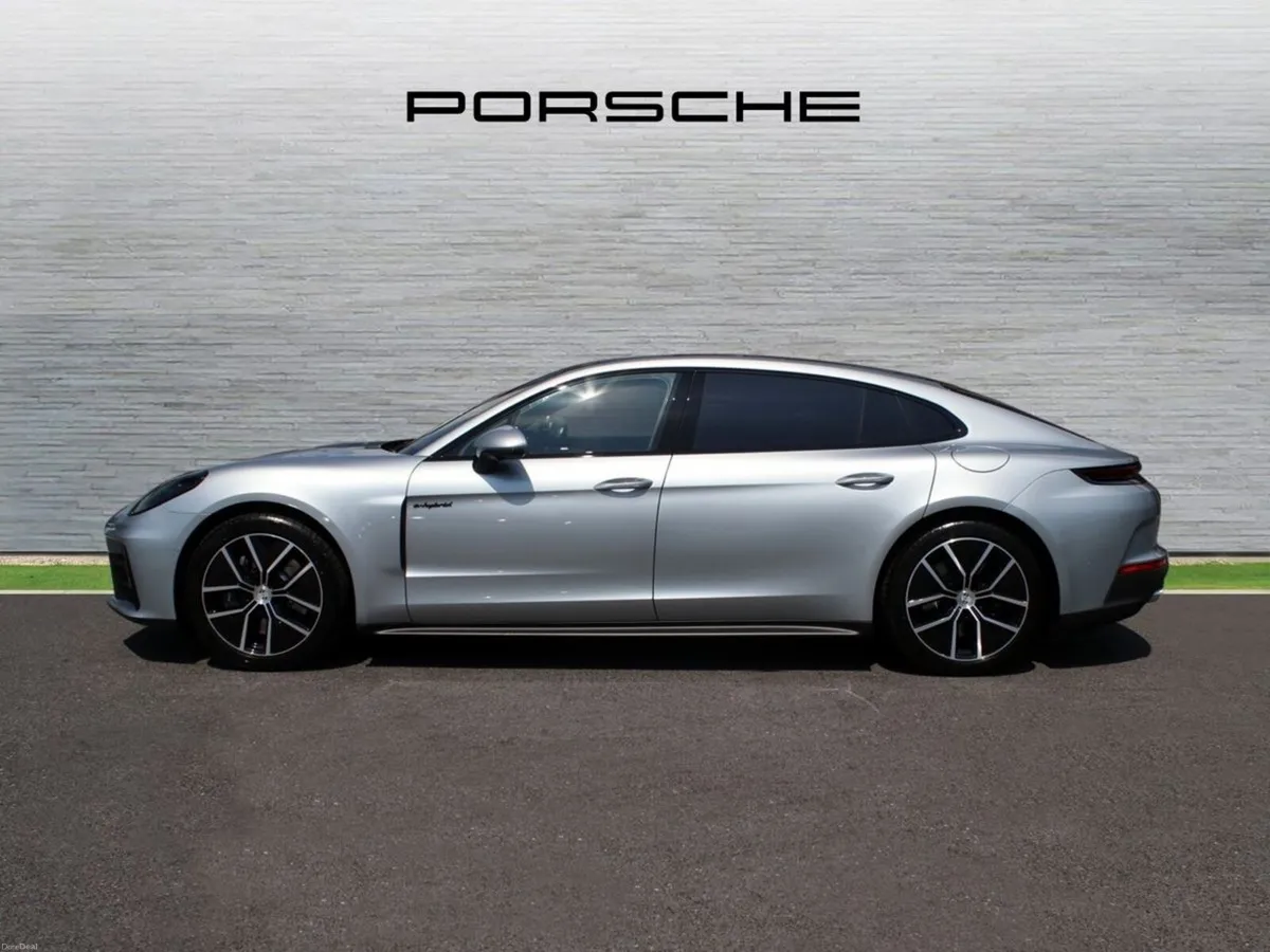 Porsche Panamera 4 E-Hybrid Executive - Image 3