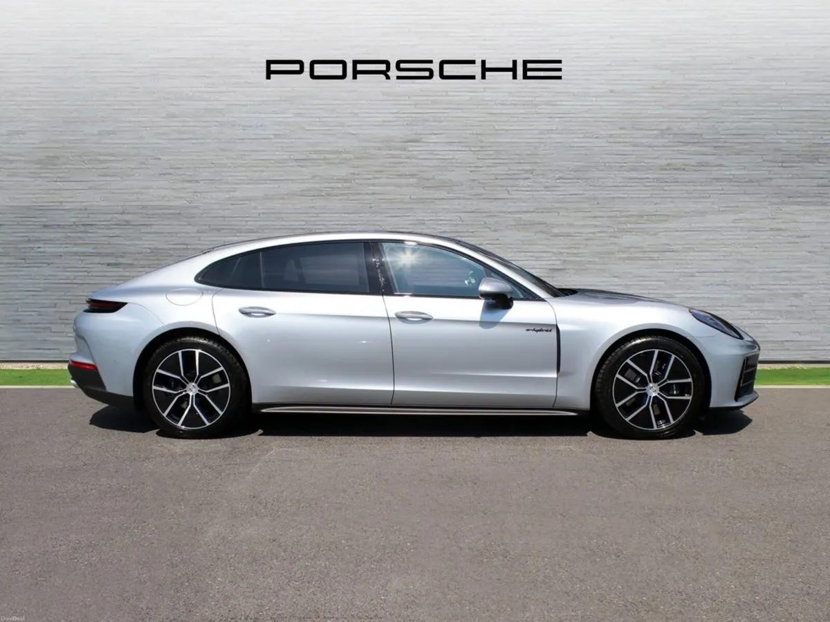 Porsche Panamera 4 E-Hybrid Executive - Image 4