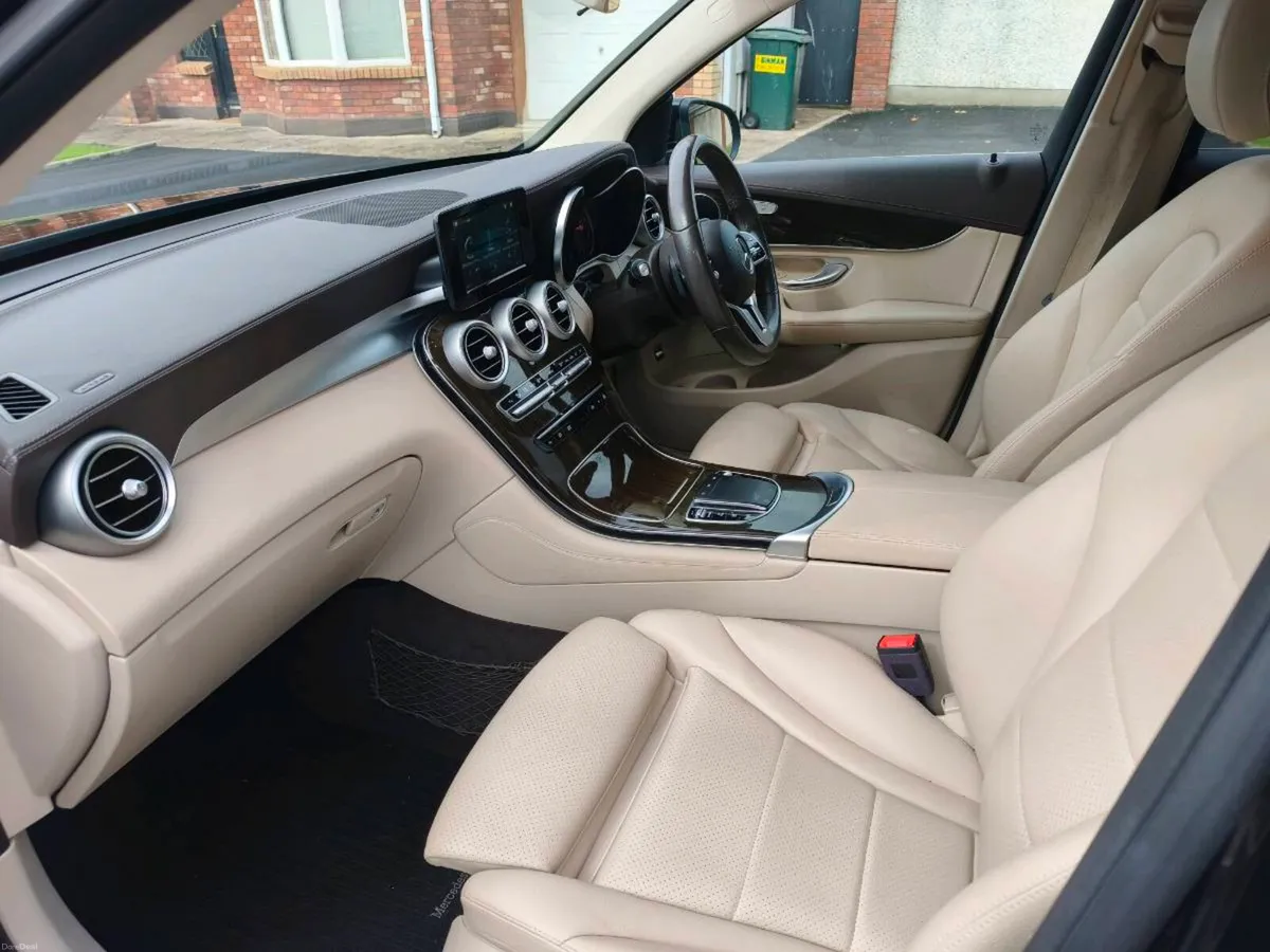 Mercedes Benz GLC 200d auto - Image 6