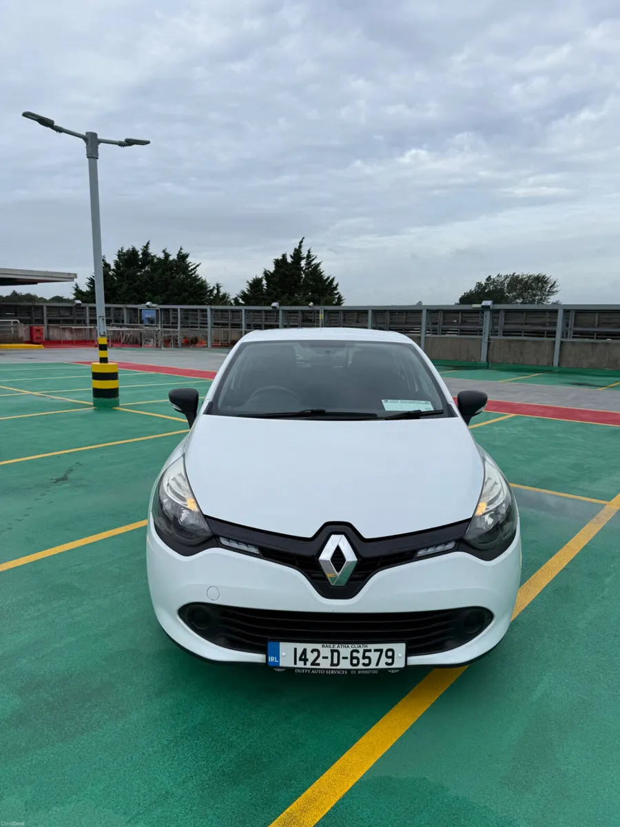 142 Renault Clio 1.2 Petrol - VERY LOW MILEAGE - Image 2