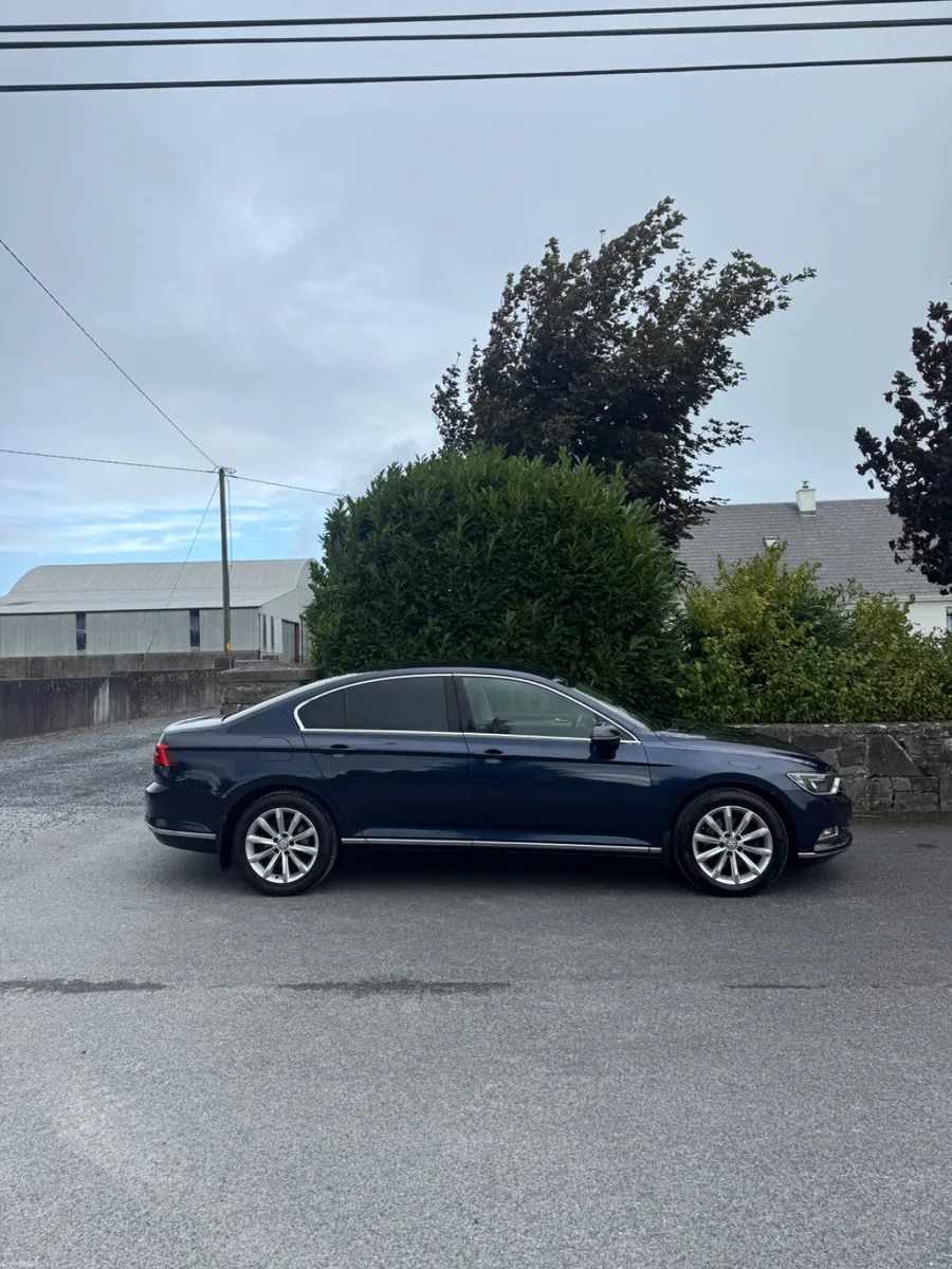 Volkswagen Passat 2015 - Image 2