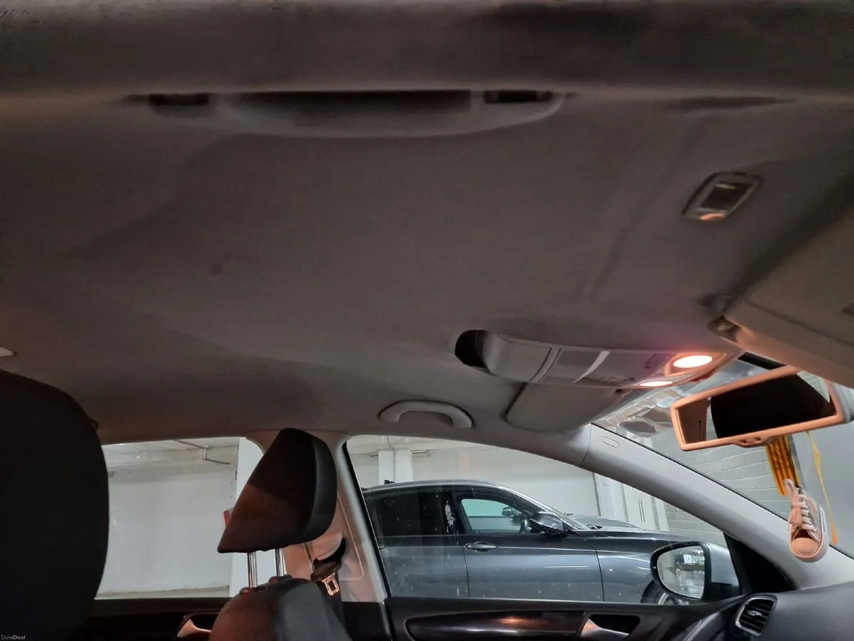 Volkswagen Golf 2009 - Image 4