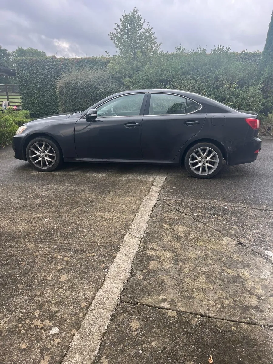 Lexus IS200 Executive model - Image 3
