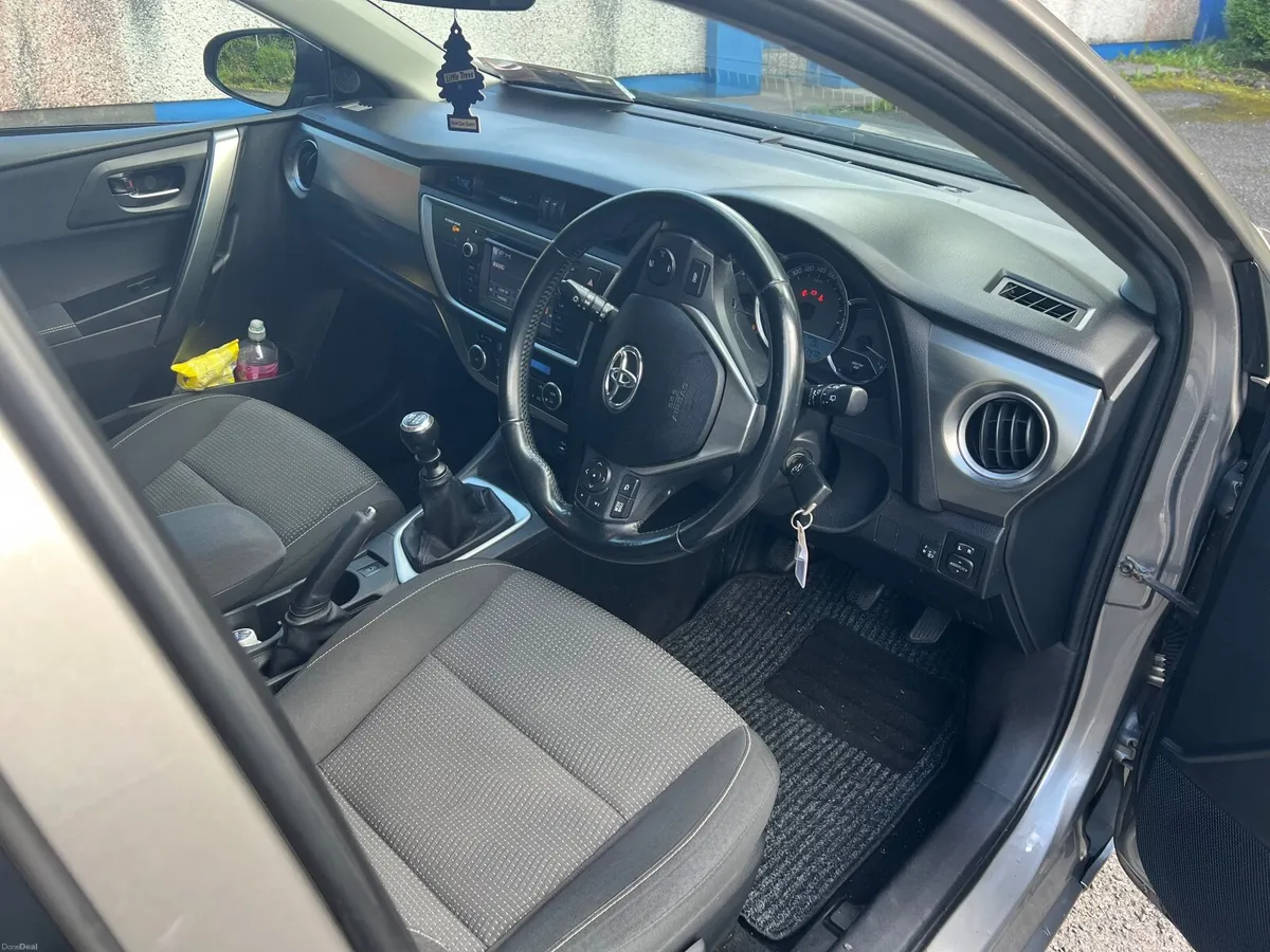 Toyota Auris 2014 - Image 4