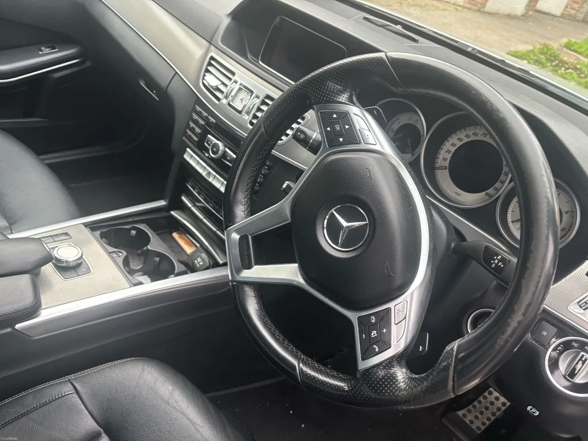 Mercedes Benz E300 hybrid - Image 2