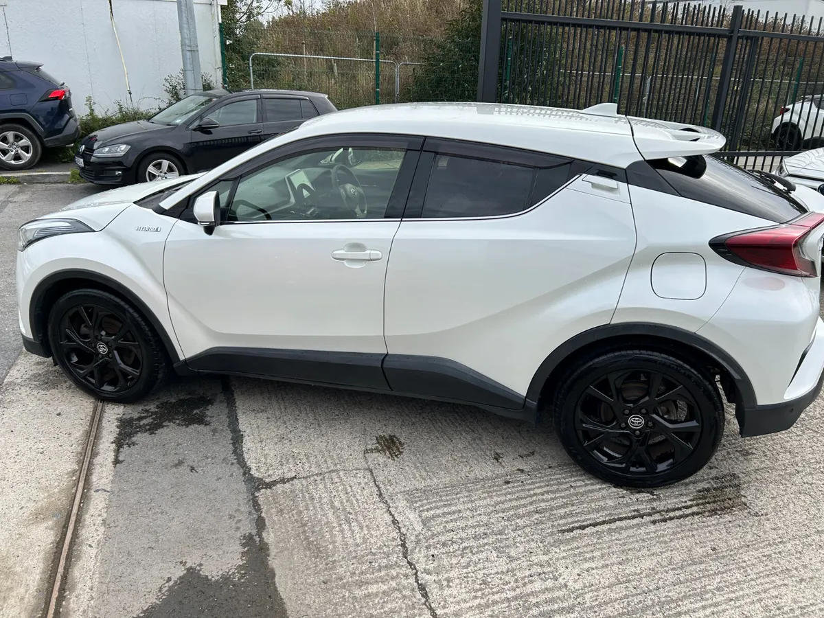 TOYOTA CHR 2019, 1.8 HYBRID AUTO LOW KMS HIGH SPEC - Image 4