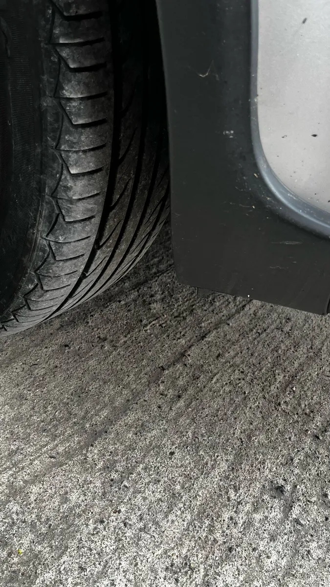 Car - Image 2