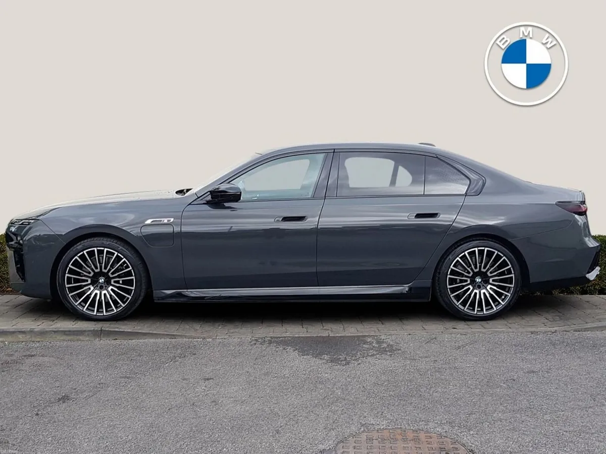 BMW 7-Series M760e xDrive - Image 3