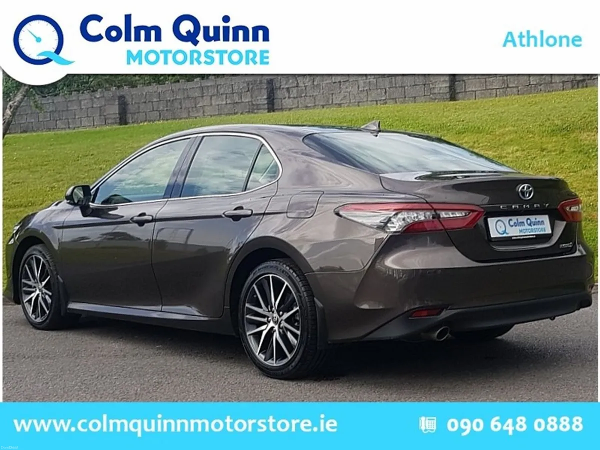 Toyota Camry Platinum Edition (Top Specification) - Image 3