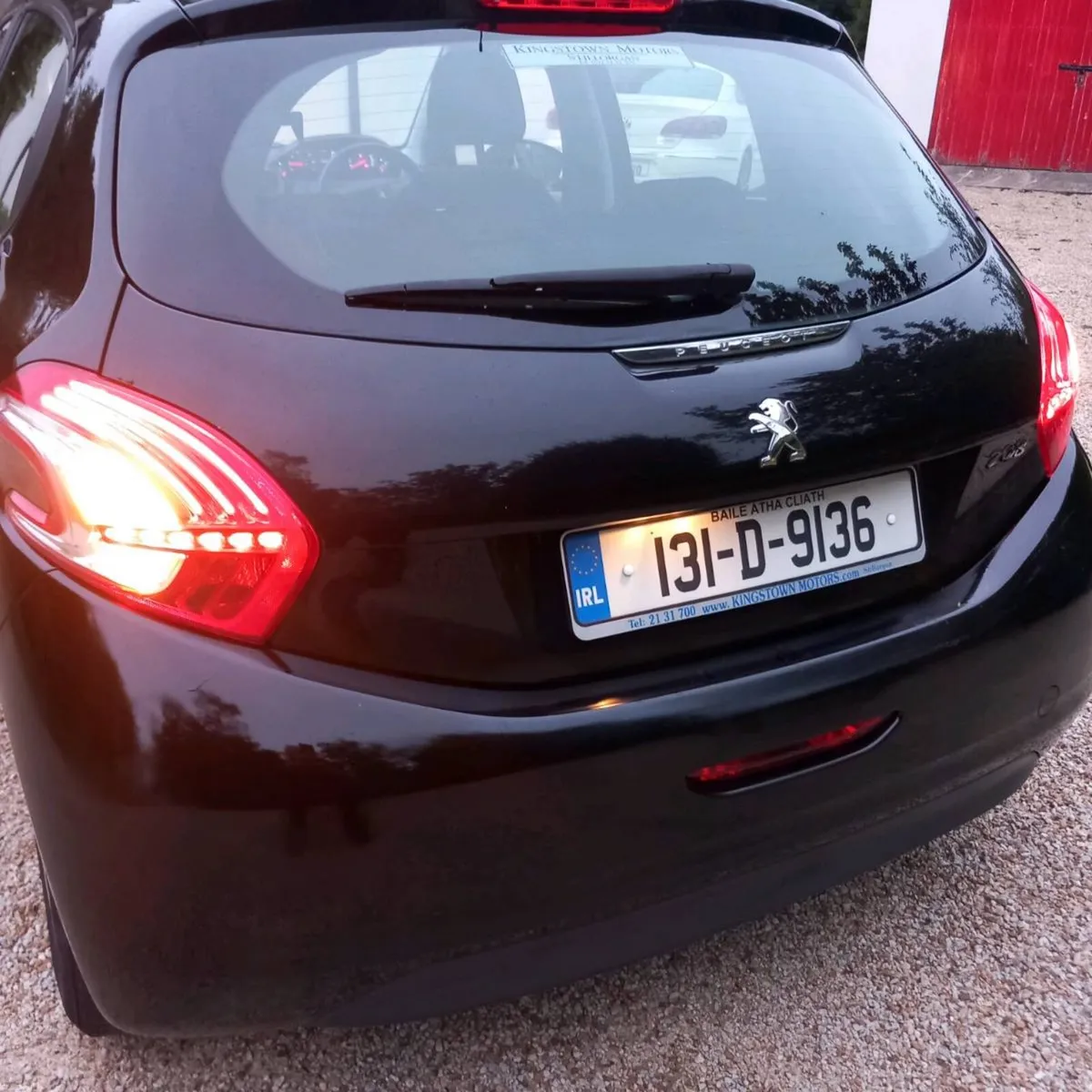 Peugeot 208 1.0 manual with tax - Image 4