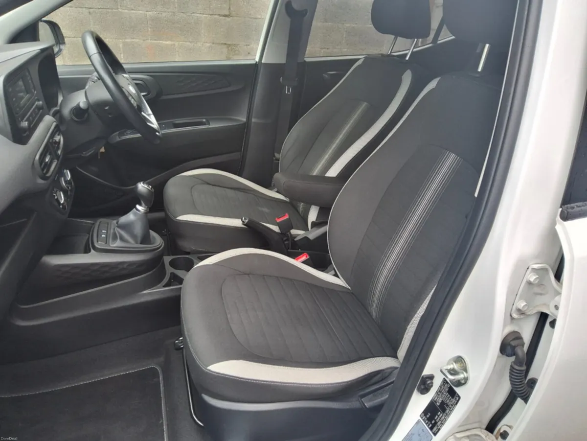 Hyundai i10 DELUXE 5DR - Image 6