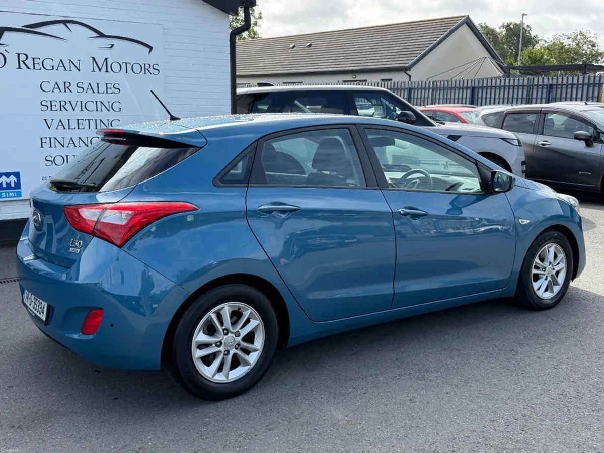 Hyundai i30 1.6 CRDI ACTIVE 5DR AUTO - Image 3