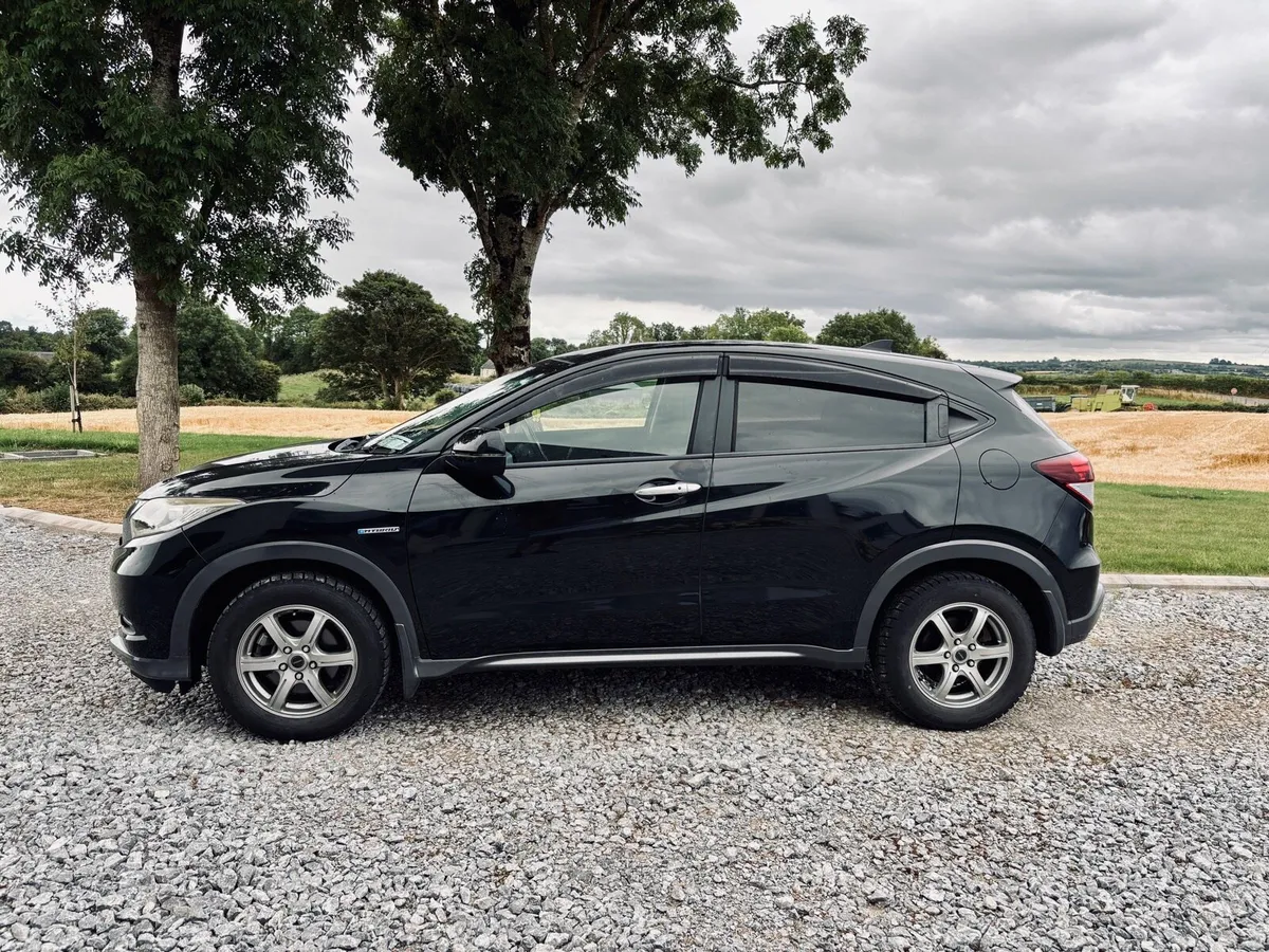 Honda Vezel 1.5 Hybrid, New NCT, Low Mileage - Image 3