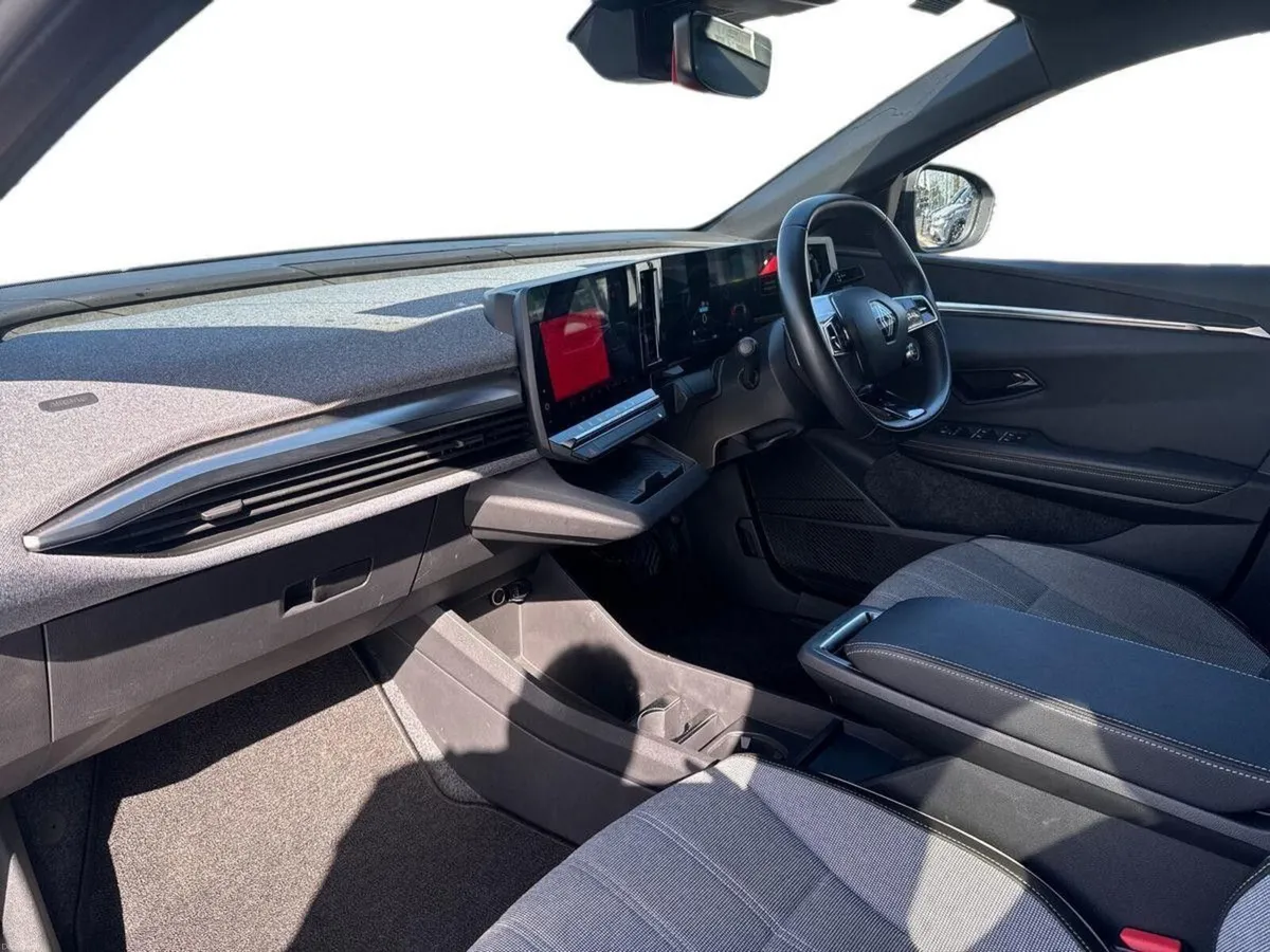 Renault Megane E-Tech EV60 220hp Techno - Image 5