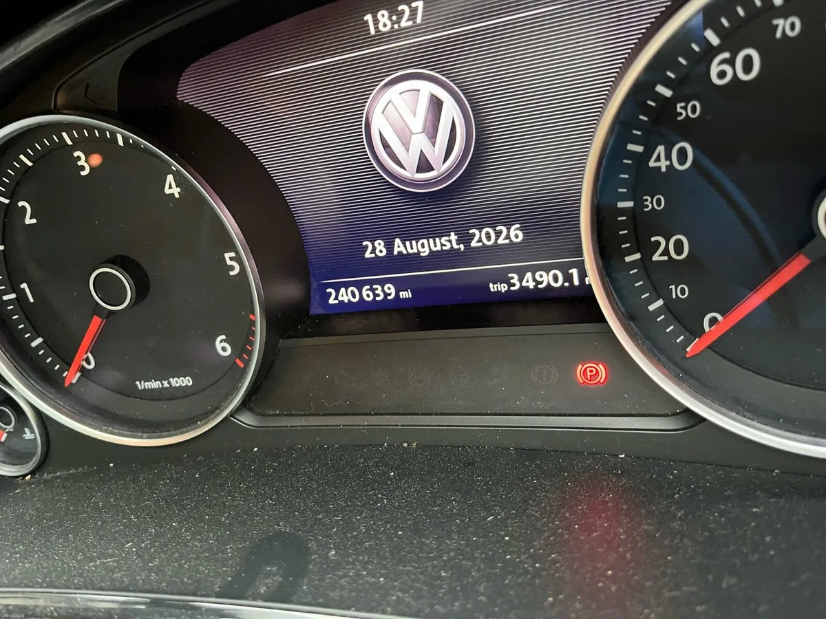 VW Toureg R Line Commercial - Image 4