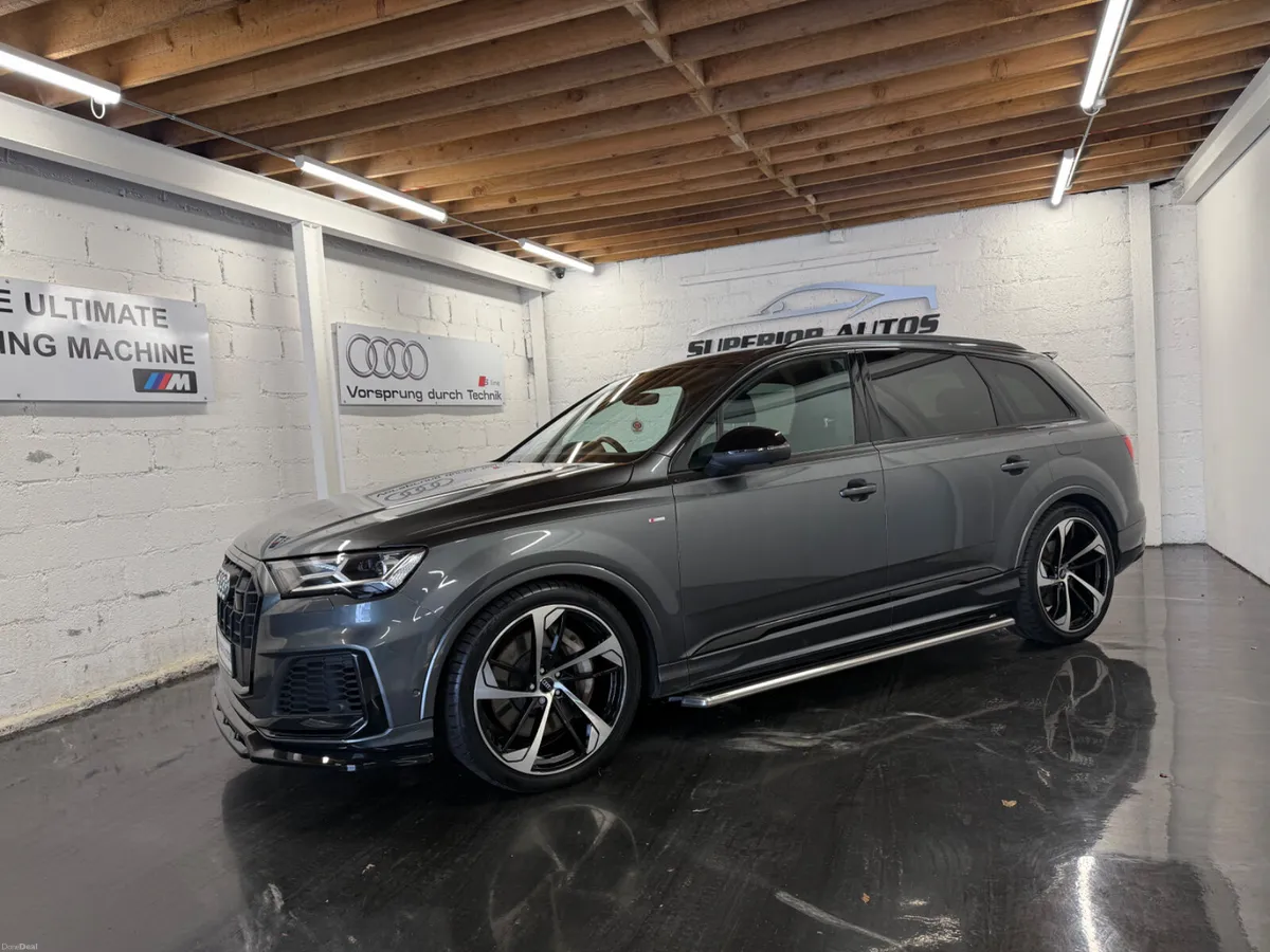 2023 Audi Q7 S-Line 55TFSI E Quattro Black Edition - Image 3