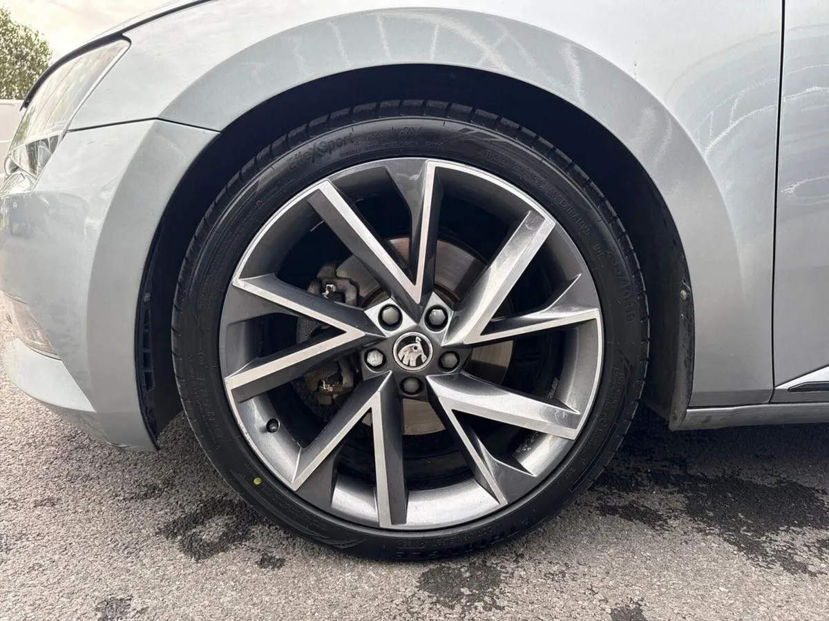 Skoda Superb 2.0 TDI 150bhp Sportline DSG - Image 5
