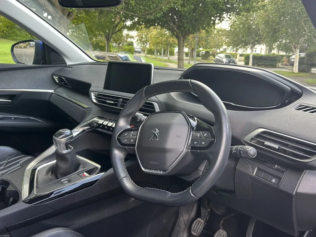 Peugeot 3008 Allure - 1 owner, low km, sunroof - Image 3