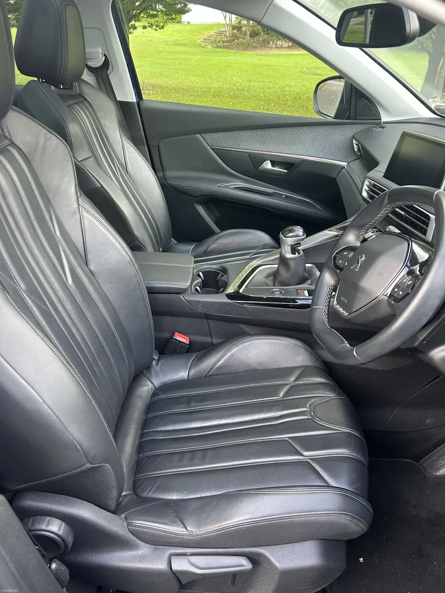 Peugeot 3008 Allure - 1 owner, low km, sunroof - Image 5