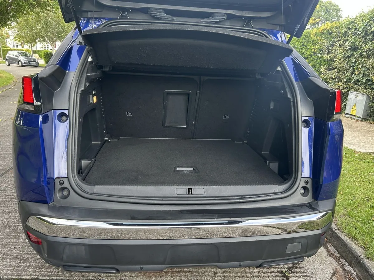 Peugeot 3008 Allure - 1 owner, low km, sunroof - Image 6