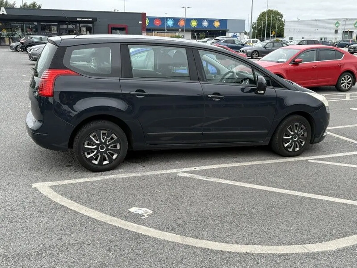 2011 Peugeot 5008 - Image 1