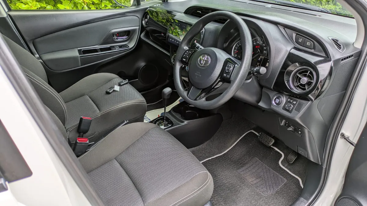 Toyota Yaris 1.3 Petrol Automatic NOT HYBRID, 2020 - Image 3