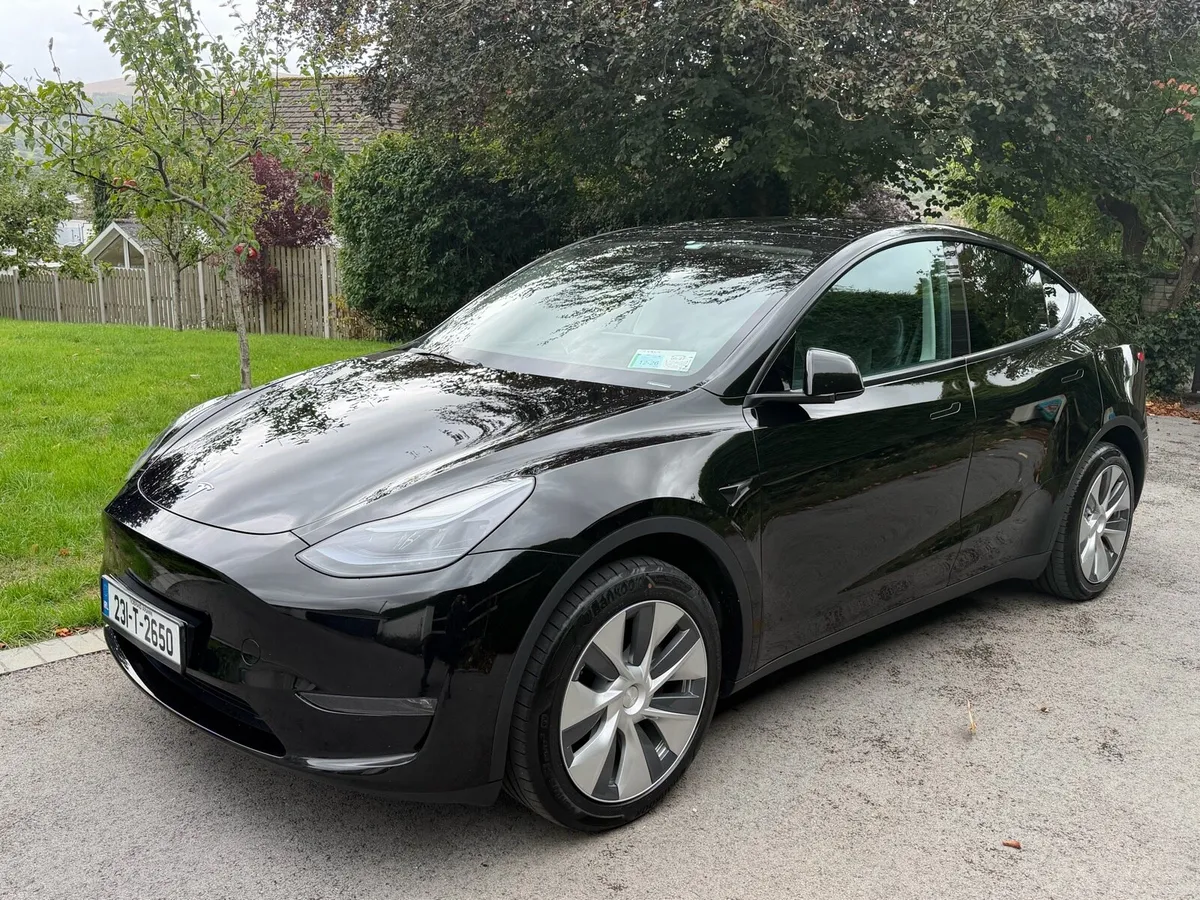 Tesla Model Y 2023 - Image 1
