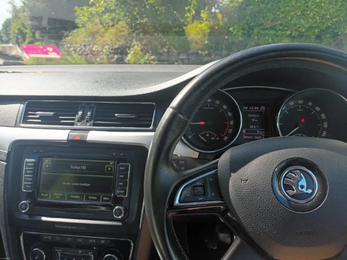 Škoda Superb Estate 2.0 TDI Elegance 140PS - Image 2