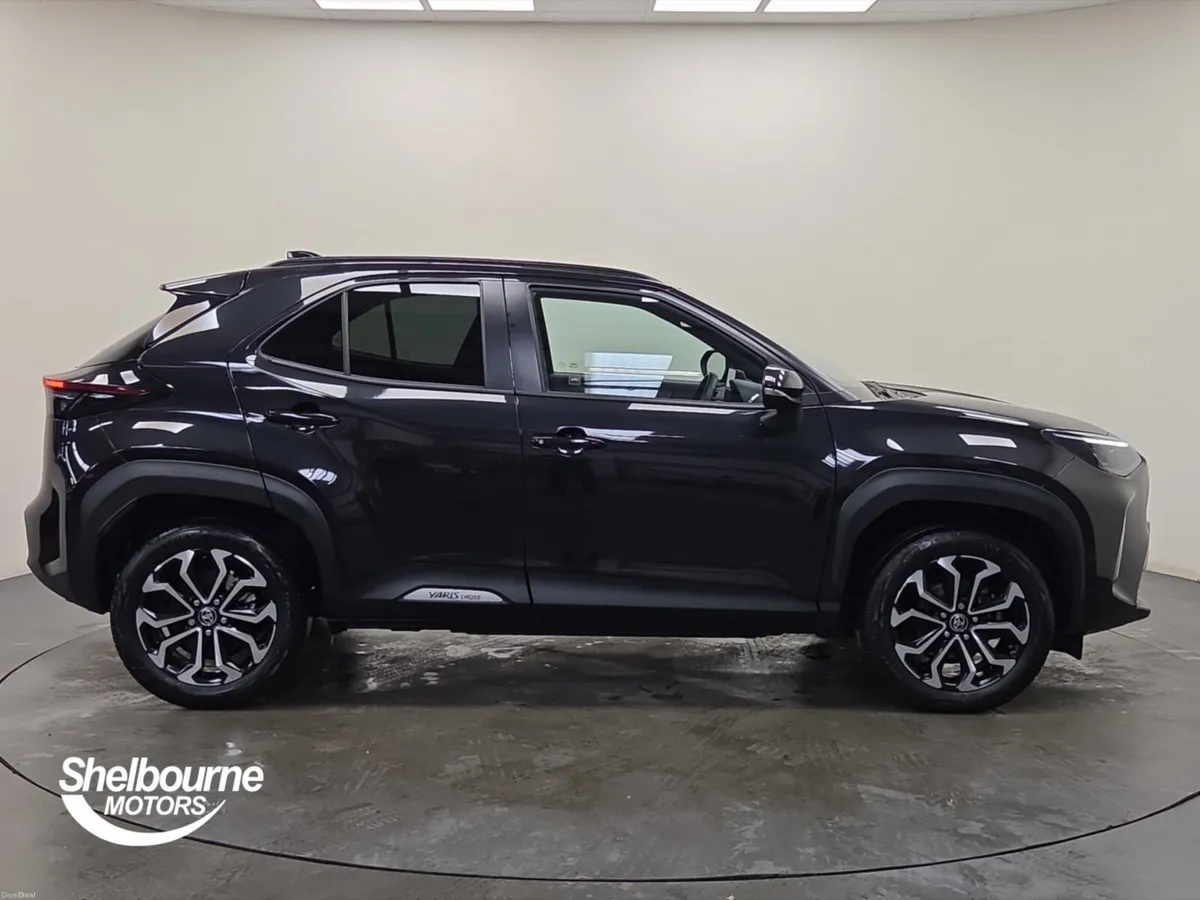 Toyota Yaris Cross 1.5 Hybrid Design 5dr CVT - Image 3