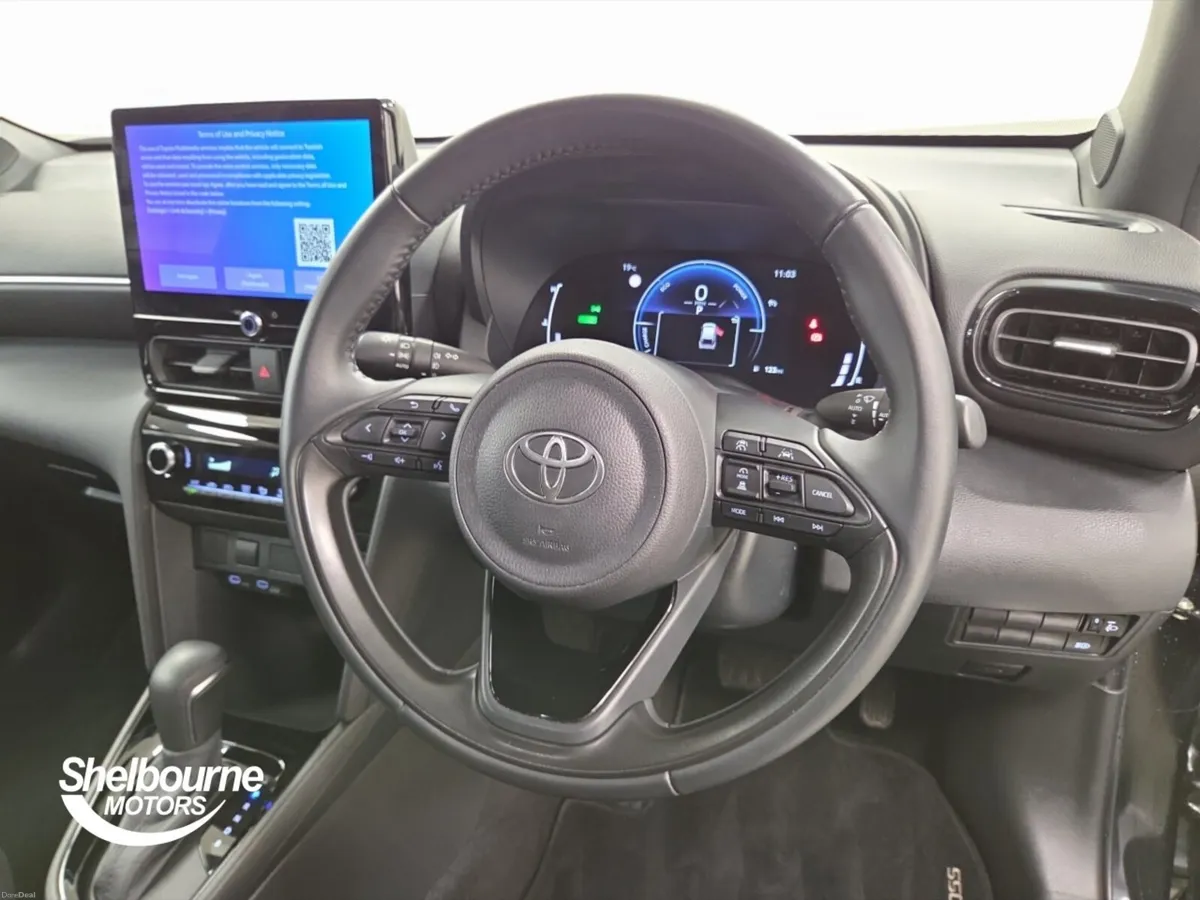 Toyota Yaris Cross 1.5 Hybrid Design 5dr CVT - Image 4