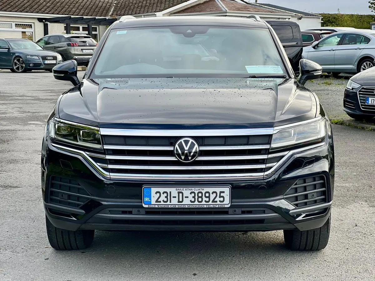 Volkswagen Touareg 2023 3.0 v6 5 seater - Image 2
