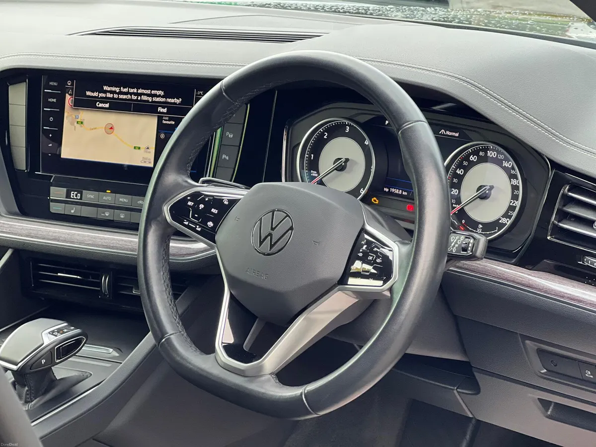 Volkswagen Touareg 2023 3.0 v6 5 seater - Image 6