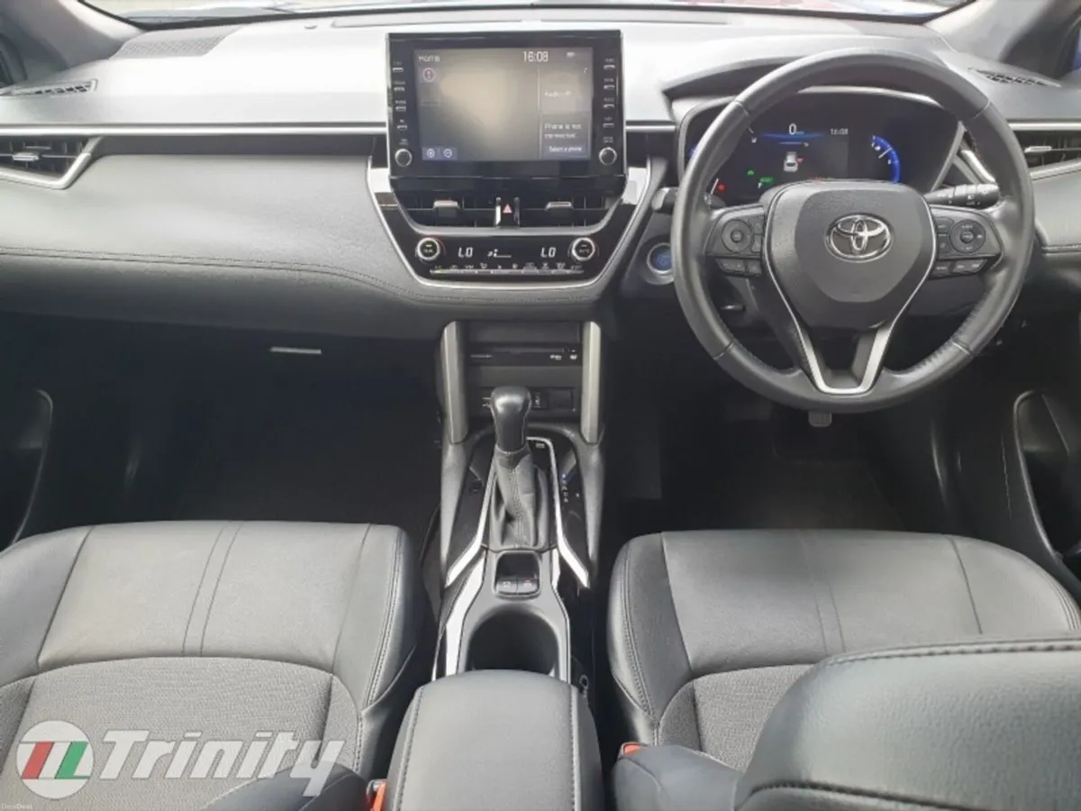 Toyota Corolla Cross ** HYBRID ** HIGH SPEC ** TRI - Image 2