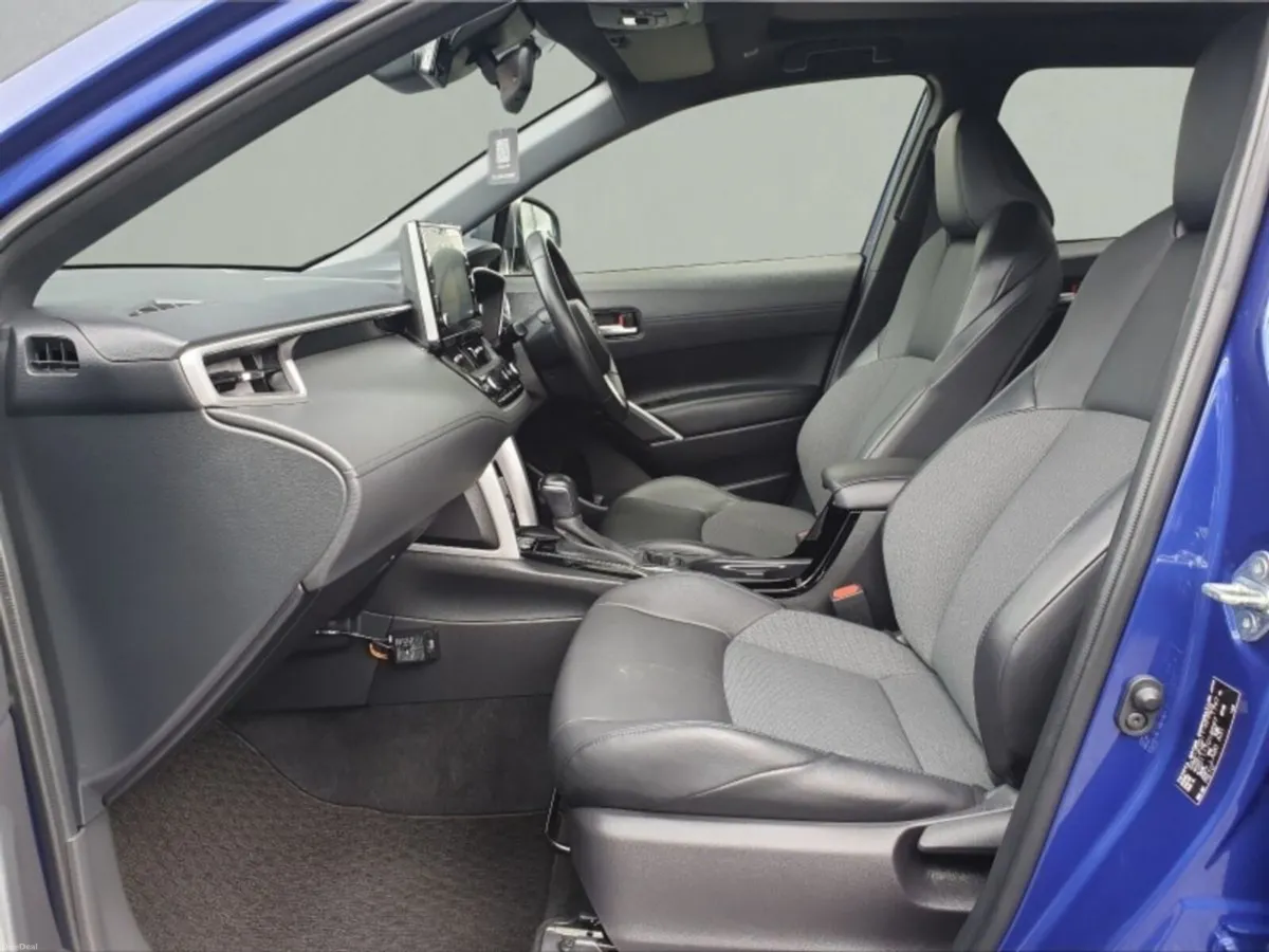 Toyota Corolla Cross ** HYBRID ** HIGH SPEC ** TRI - Image 6