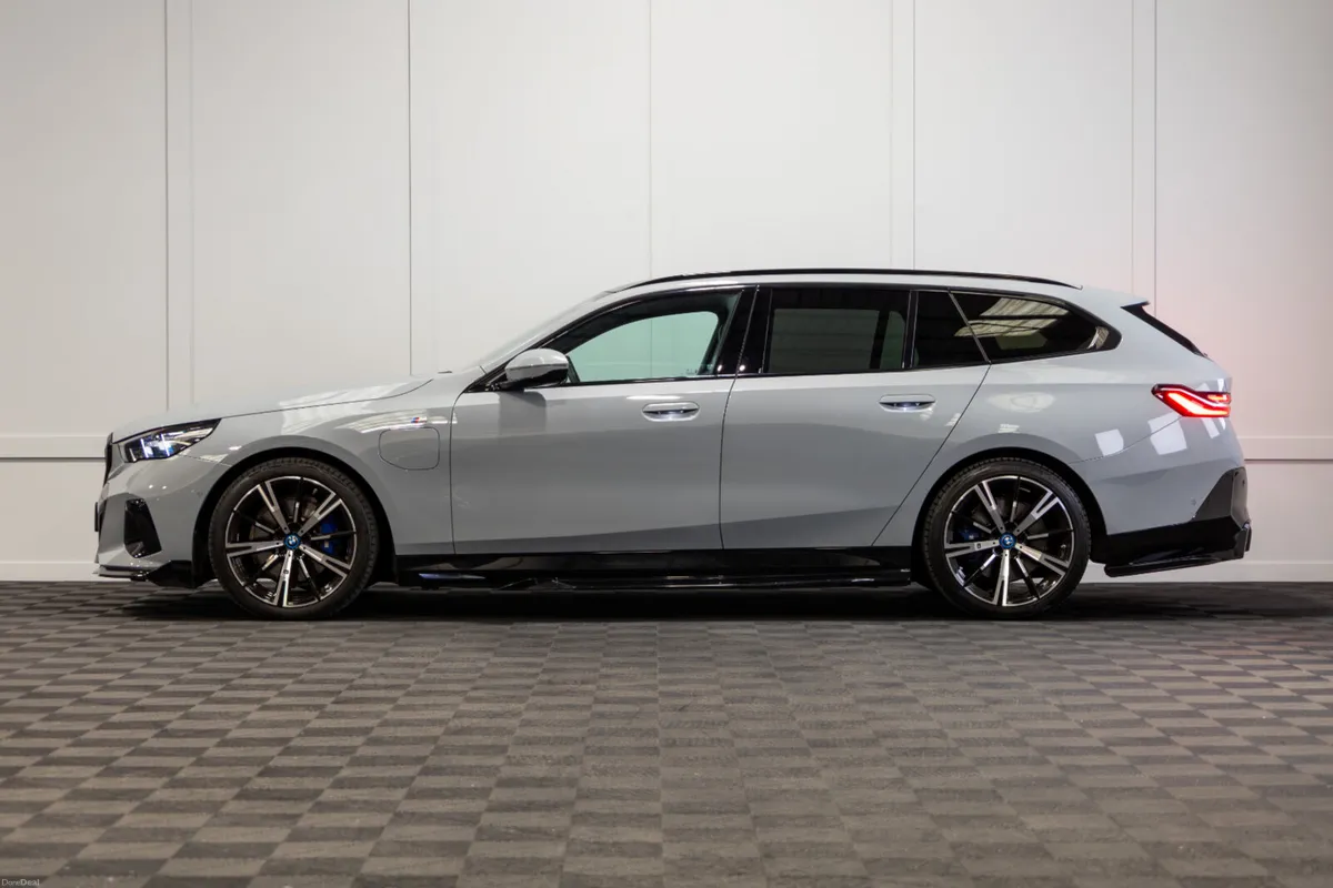 2025 BMW 5-Series 530e M-Sport - Image 3