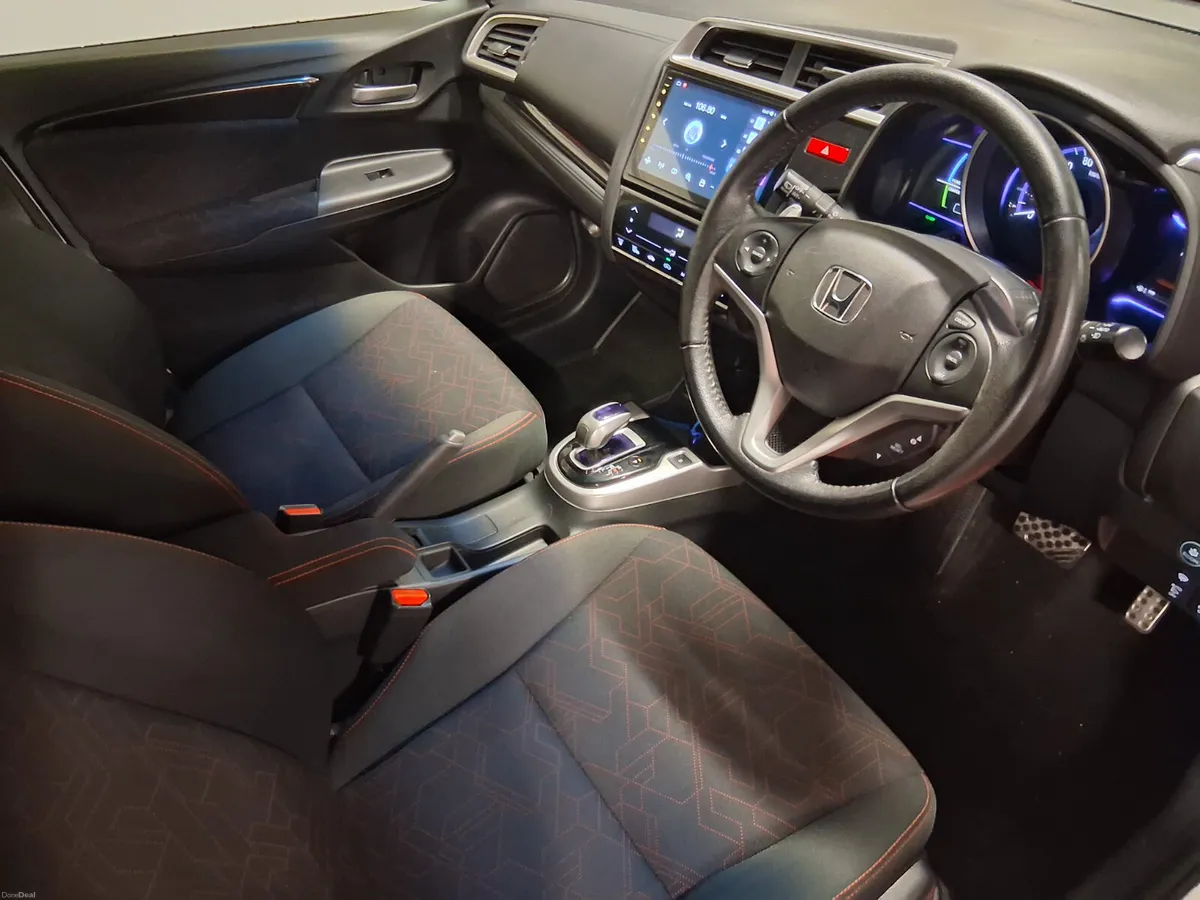 2015 Honda Fit  **HYBRID - AUTO** - Image 4