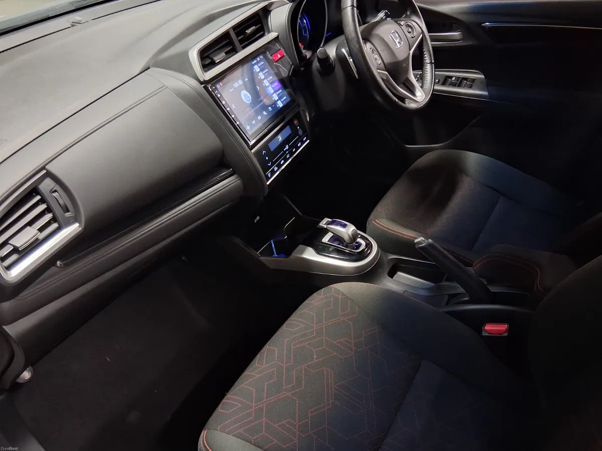 2015 Honda Fit  **HYBRID - AUTO** - Image 5