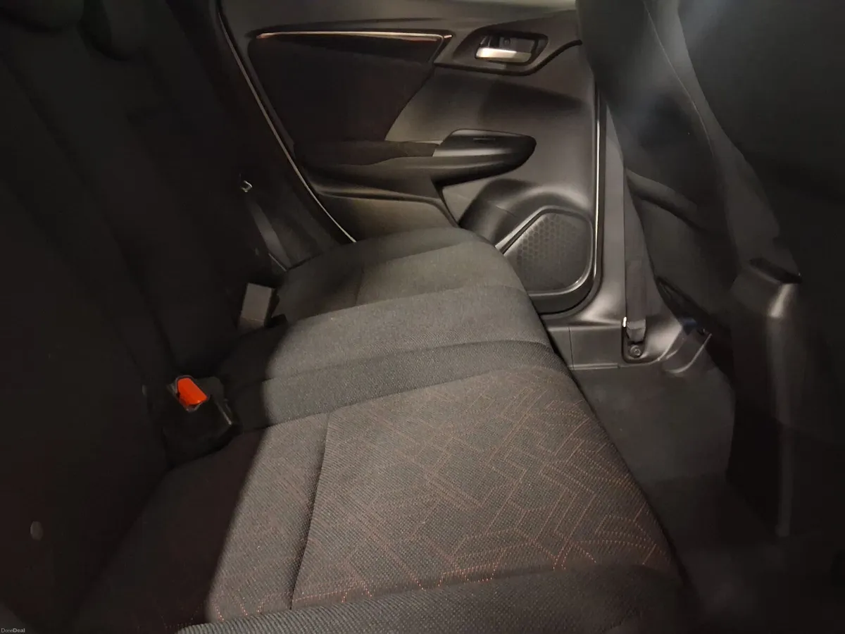 2015 Honda Fit  **HYBRID - AUTO** - Image 6