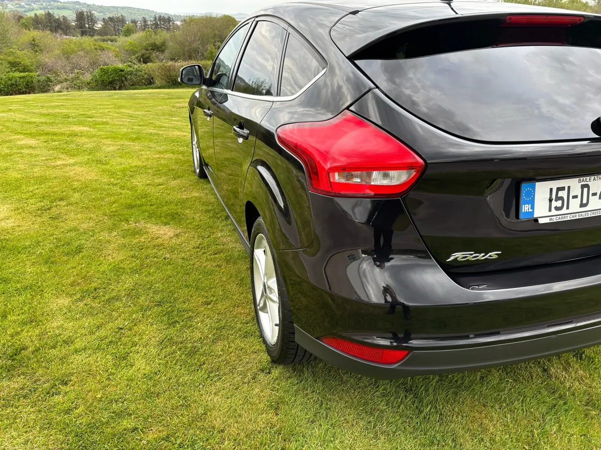 Ford Focus 1.6 ZETEC 125ps Automatic 5Door - Image 5