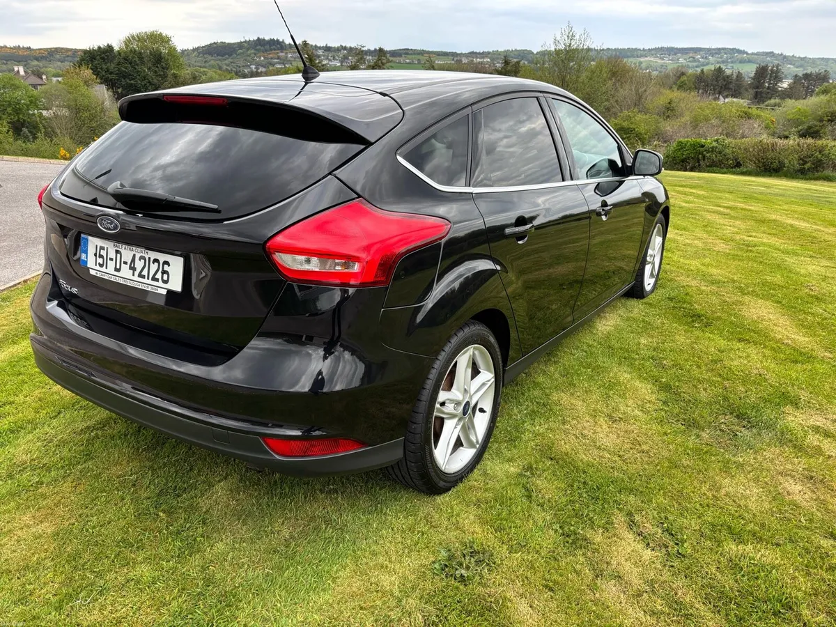 Ford Focus 1.6 ZETEC 125ps Automatic 5Door - Image 4