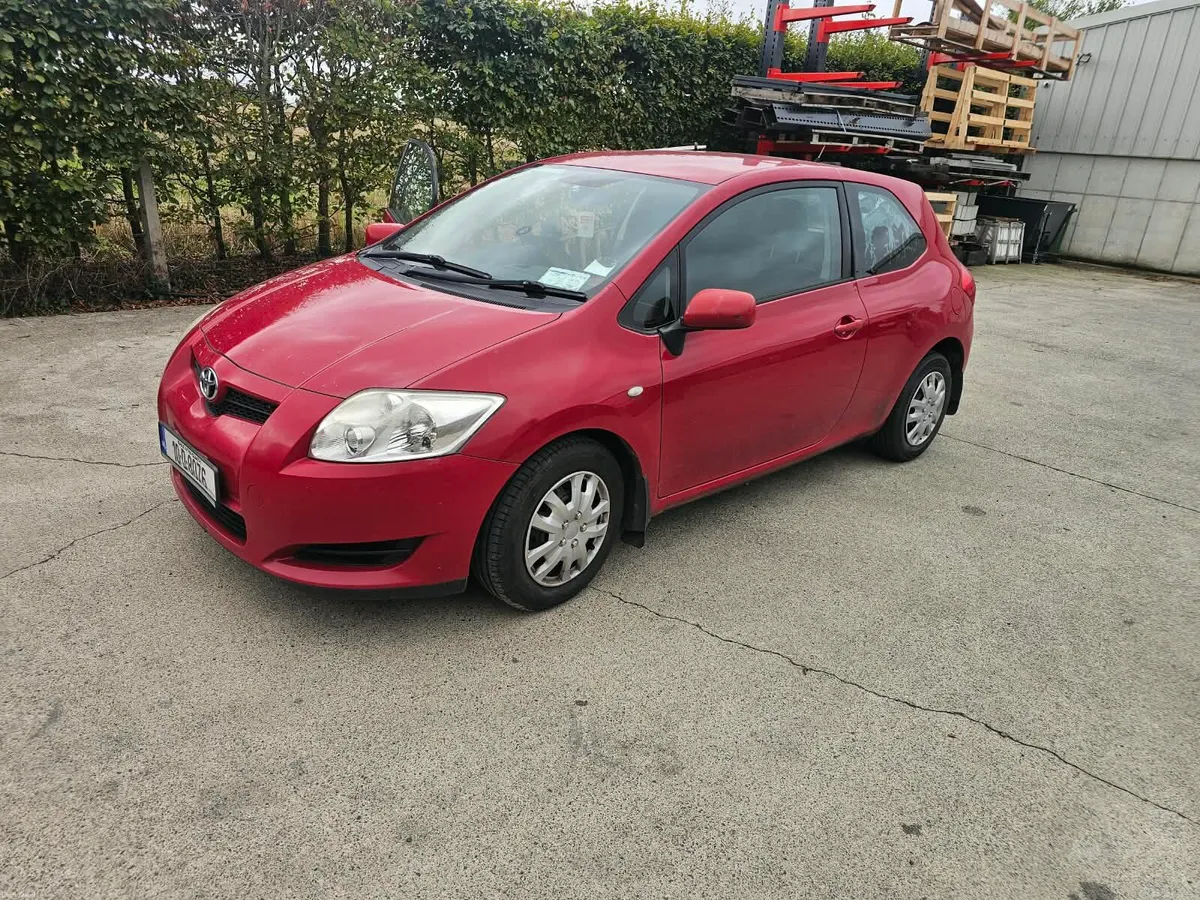 2010 Toyota Auris - Image 1